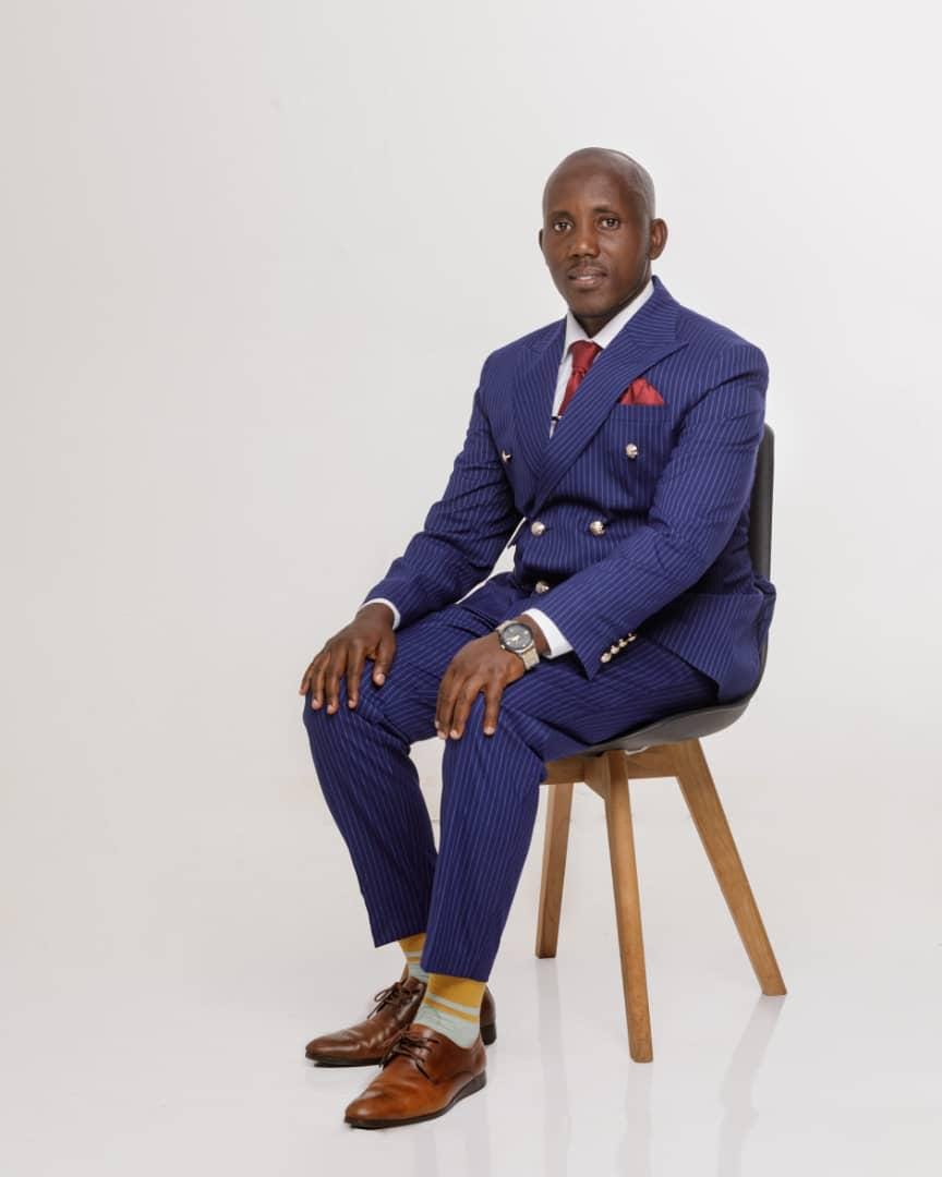 FLEXING: Entebbe Ex mayor Kayanja De Paul fighting inside the box over new blood