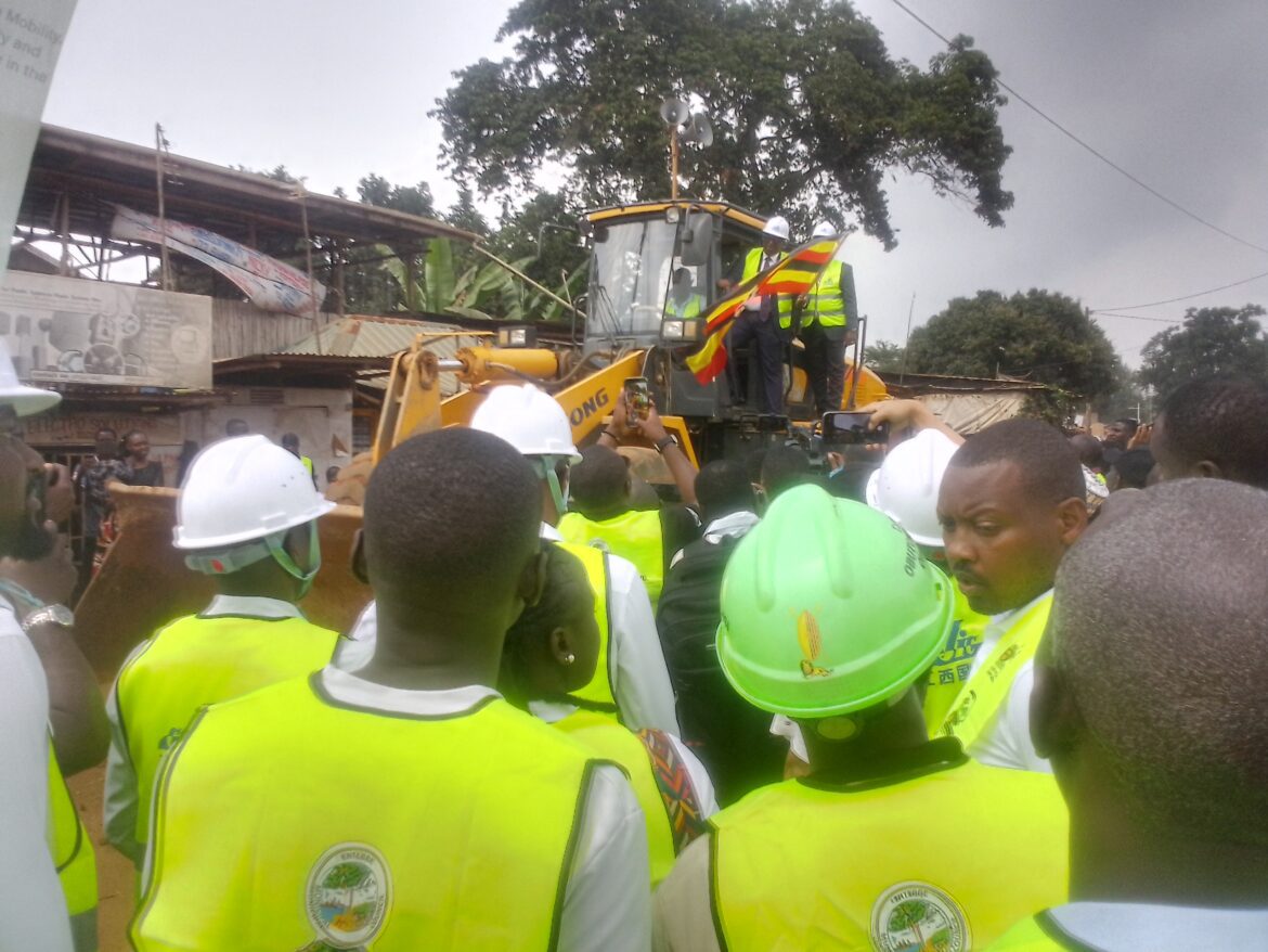 Entebbe Mayor commissions the construction of Ssebugwawo – Bunono road