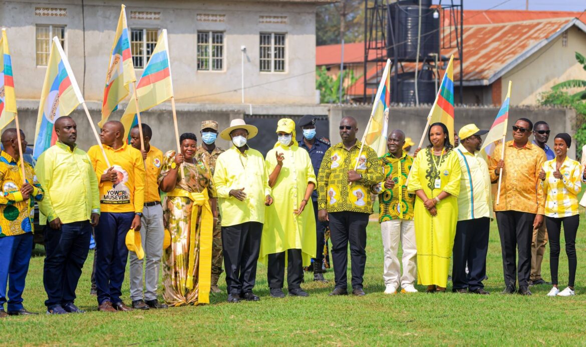 President Museveni pledges funds for fishermen, market vendors as he campaigns in Entebbe