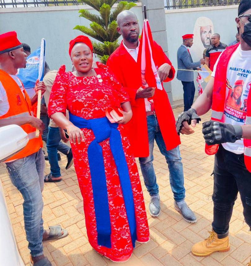 BAD MAN:Ex Aspiring LC 5 Councilor Attacks EC Tolbert Like Lion Over Kicking Her Out To Village